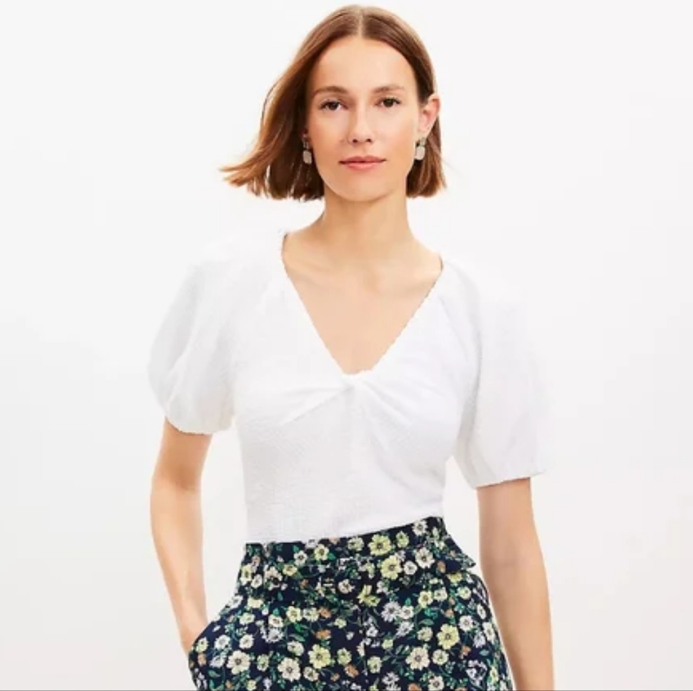 NWT Loft Seersucker Twist Puff Sleeve Top (Size L)